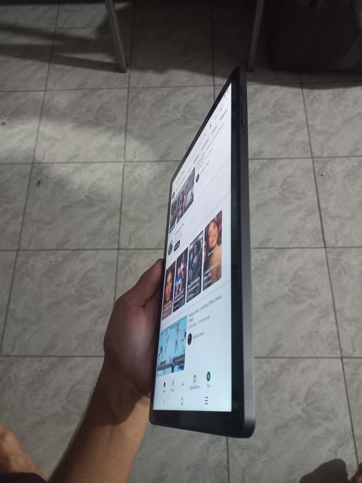 Planshet noutbuk Sim karta tushadi