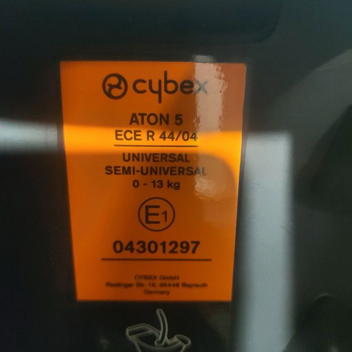 Продавам столче за кола/седалка/кошница Cybex Aton 5