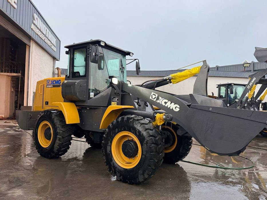 Pogruzchik XCMG LW 300 FN (richag, 2.1 m/kub)