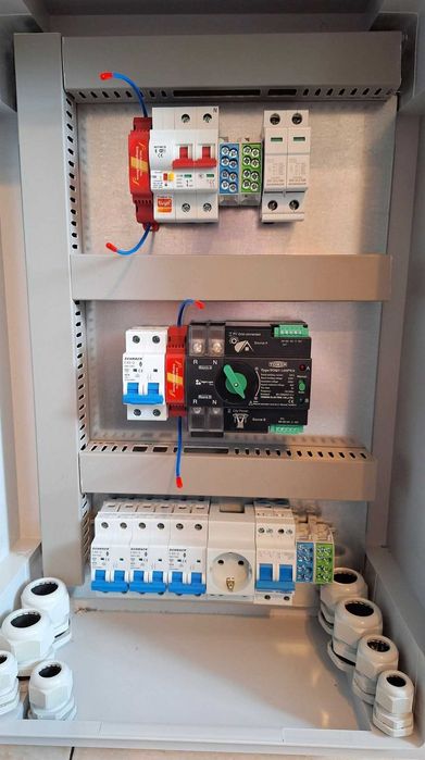 Екип - електротехник и монтажници за Фотоволтаични системи