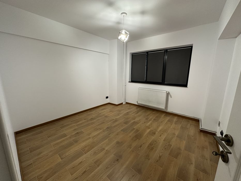 Spatiu comercial / birou - ultracentral, centrul istoric, piata unirii, bloc tarom, dispune de parcare cu bariera