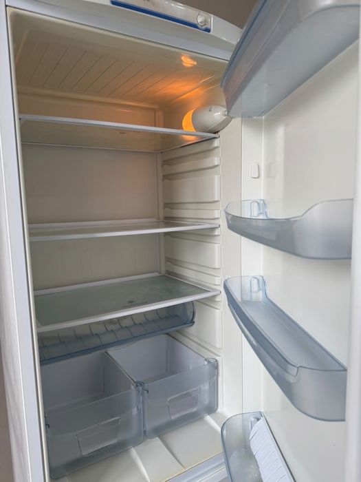 Продам холодильник indesit