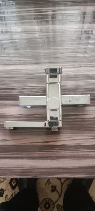 Сместитель для для ванный комнаты.