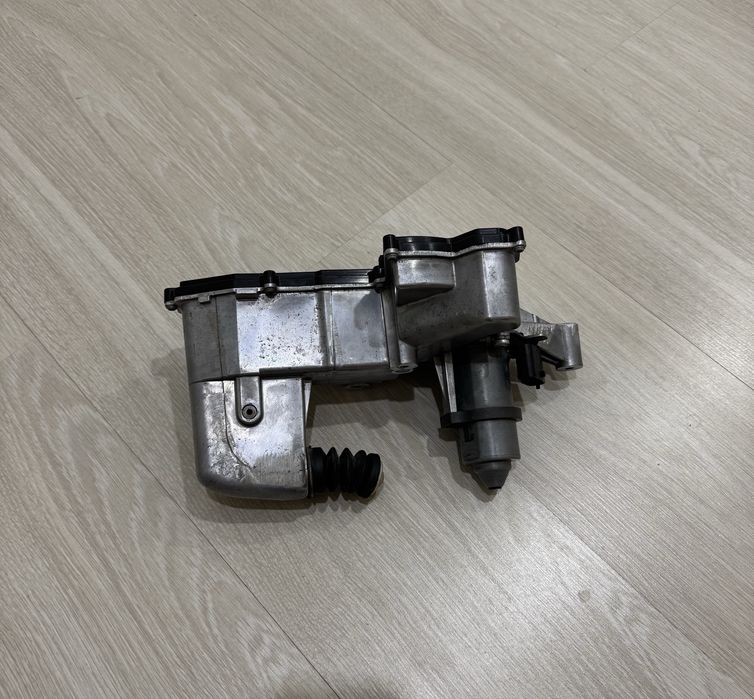 Актуатор сцепленния и выбора передач приора