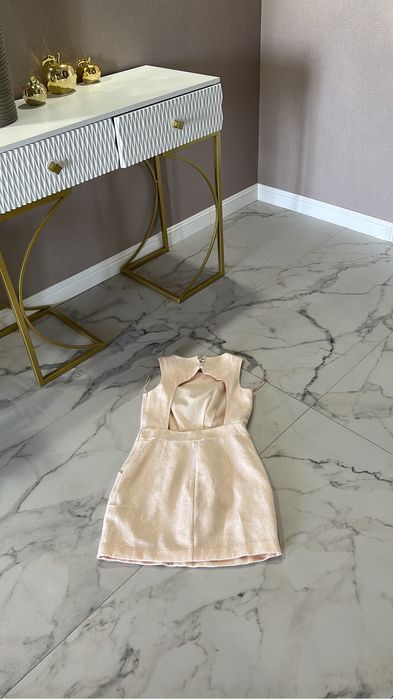 Женская одежда платья