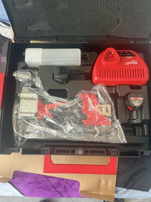 Pistol pentru nituri milwaukee