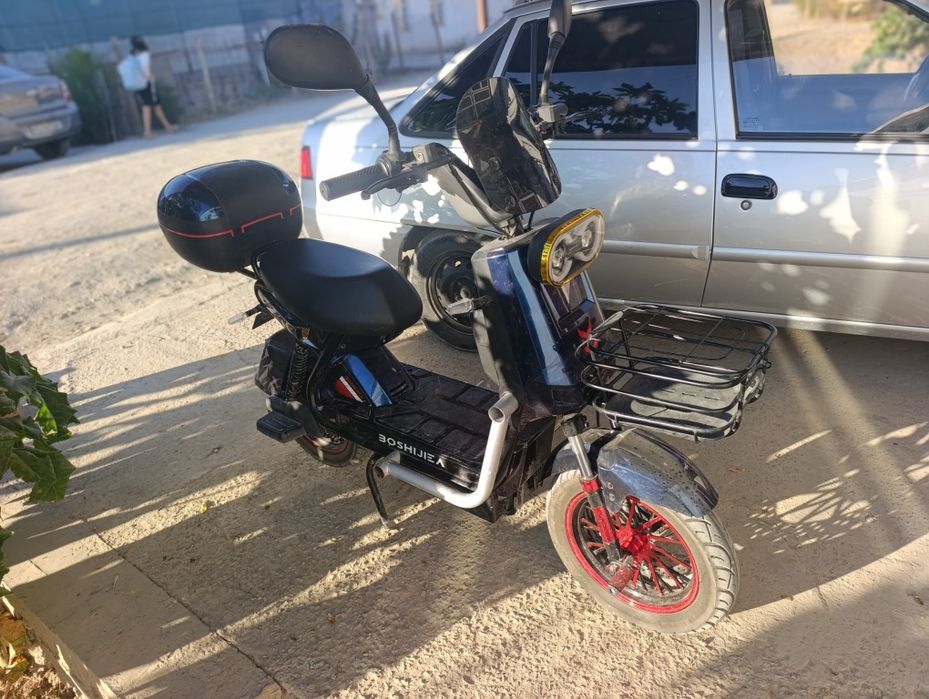 Skuter satiladi taza