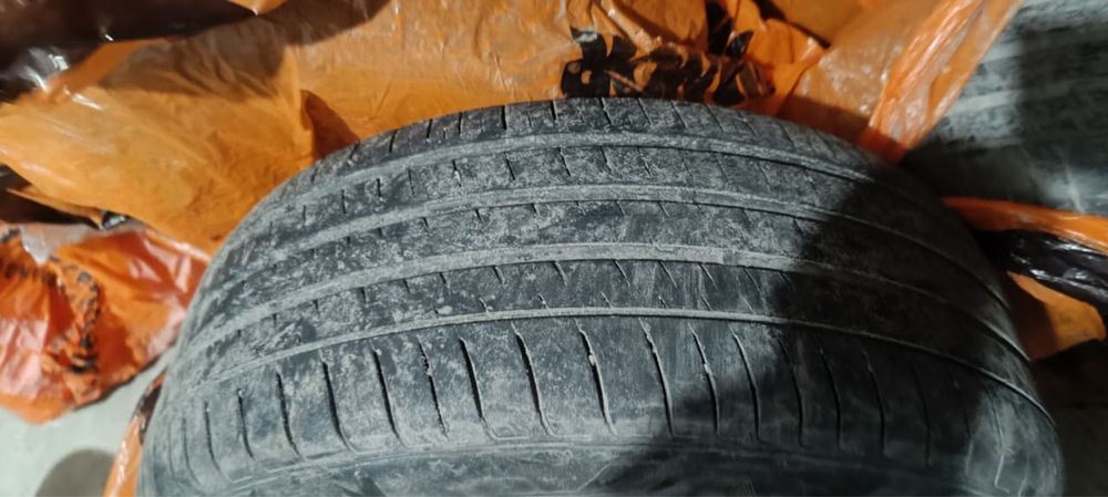 Продам шины на Туксон