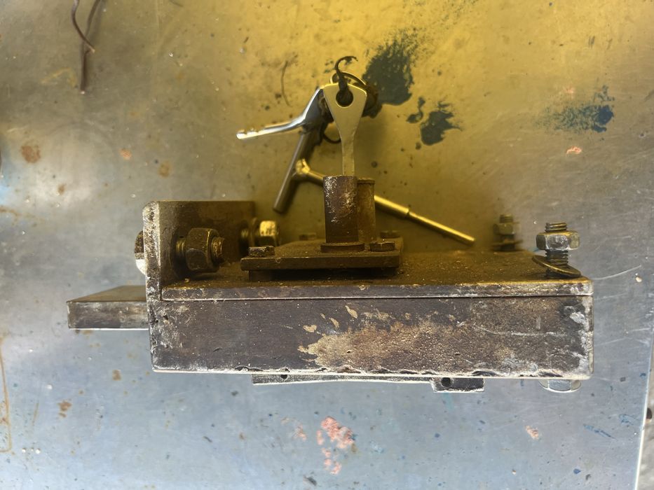 Советский гаражный замок