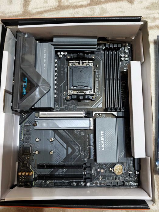 AMD Ryzen 7 7800X3D +Gigabyte X870 EAGLE WIFI7