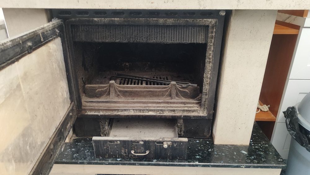 Чугунена камина на дърва с водна риза