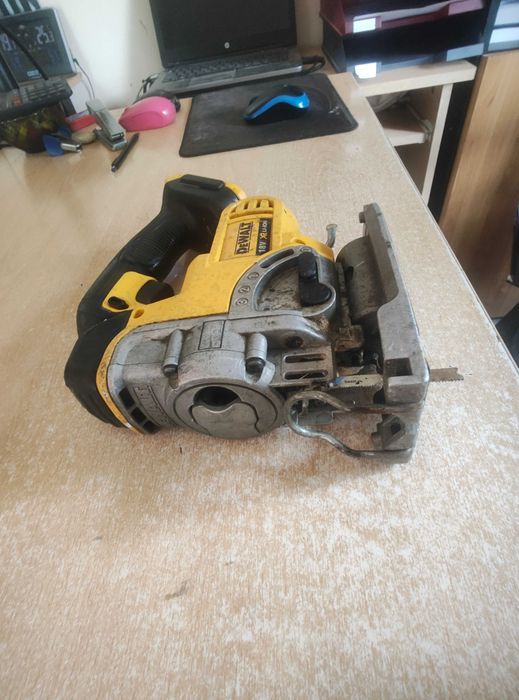 fierastrau pendular dewalt 18v dcs331