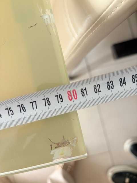 Диван запазен и  Стъкена маса.