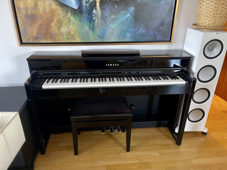 Pian digital foarte elegant YAMAHA YDP143 ARIUS + bancheta; culoare negru lucios