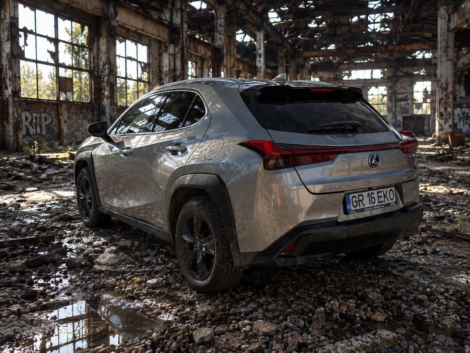 Lexus UX 250 h fabr 2020