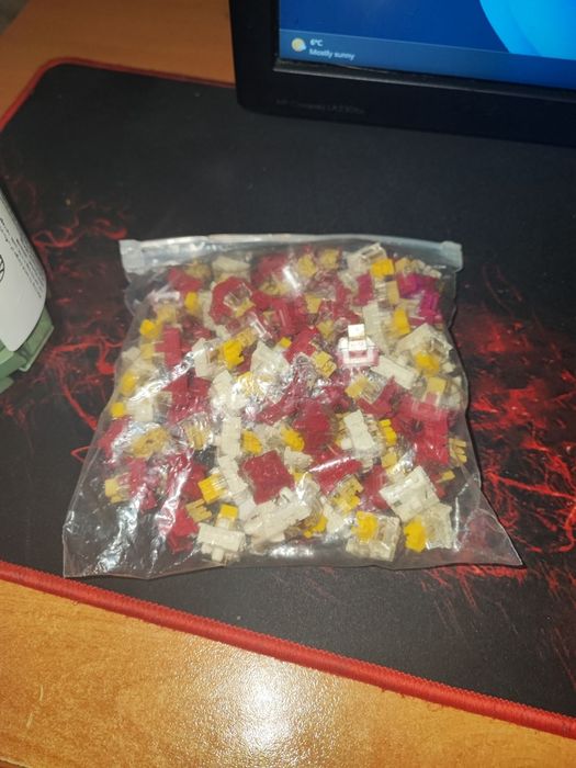 Механична геймърска клавиатура + подарък