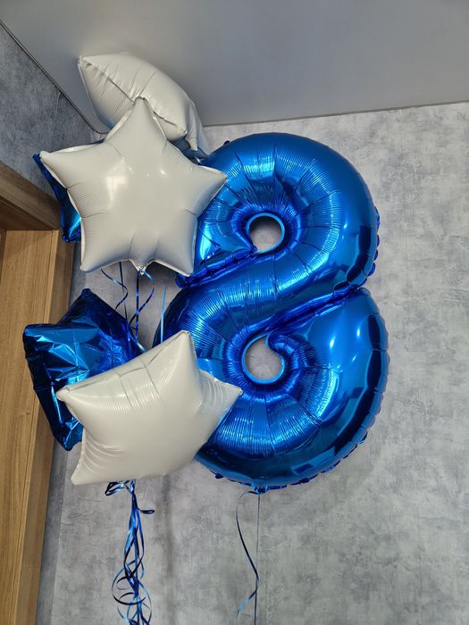 Шары  звёзды и цифра 8