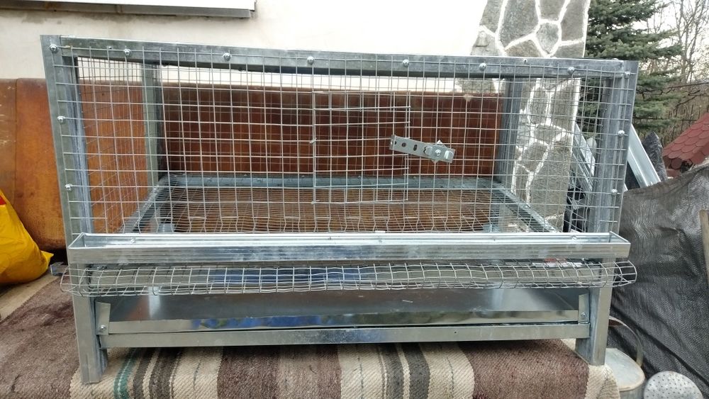 Продавам клетки .