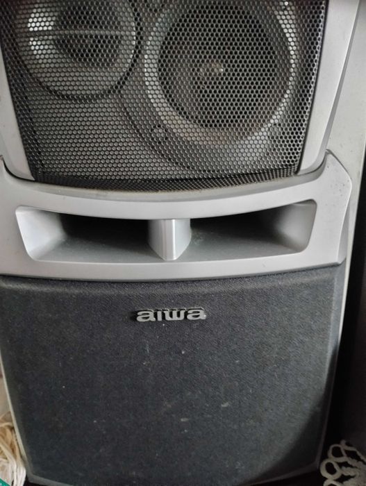 Combina Aiwa  cu 2 boxe perfecta stare de funcționare și2 boxe clasice