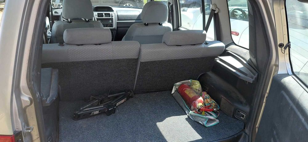 Продавам джип Mitsubishi Pajero Pinin