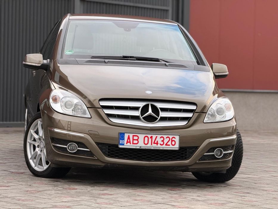 Mercedes-Benz B 180