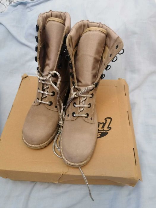 Bocanci militari combat