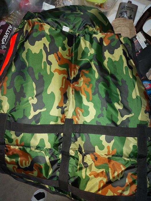 Продаются новые спасательных жилета