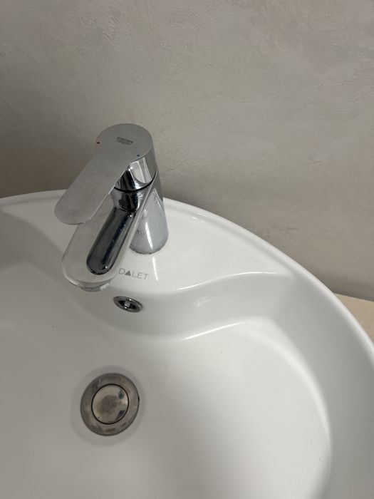 Set baie cu lavoar, baterie, blat si corp suspendat