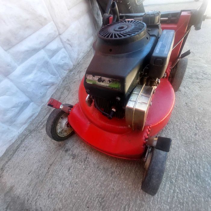 Бензинова косачка четритактова