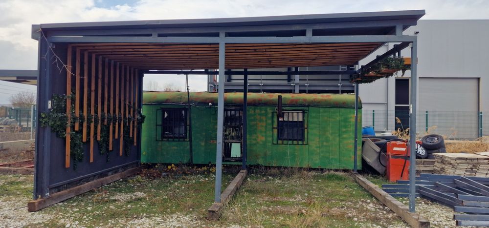 Продавам две готови метални конструкции подходящи за барбекю, навес,