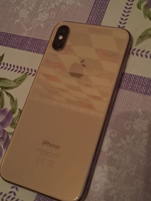 iPhone xs с документами
