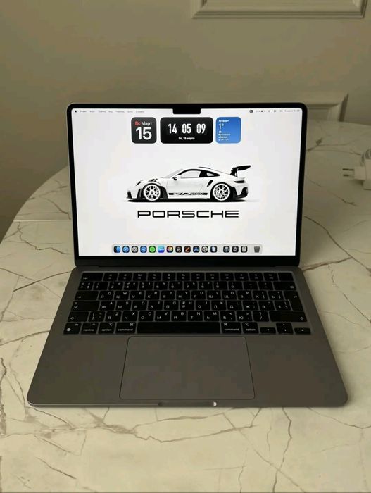 Macbook air M2 13.6