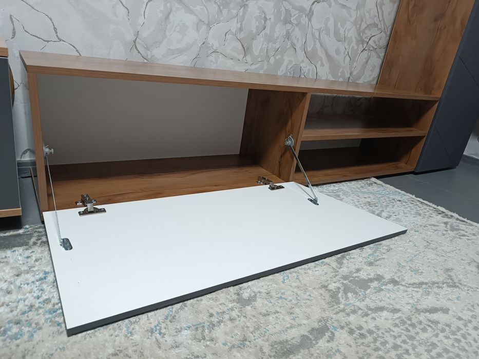 Телевизионная тумба