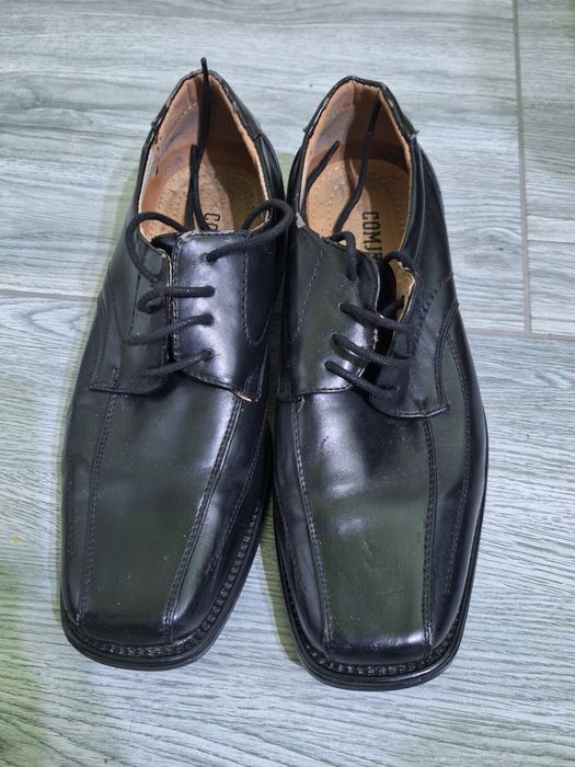 Vand pantofi din piele in stare buna
