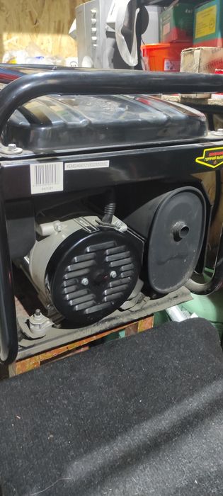 Бензиновый электрогенератор