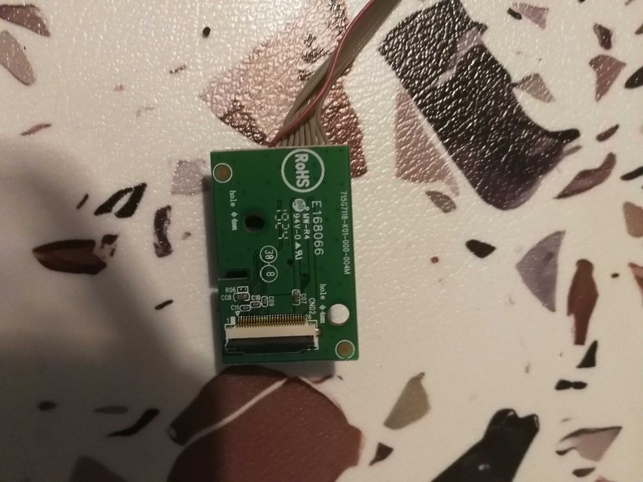 Продавам резервни части от телевизор Philips 32PFS6402/12