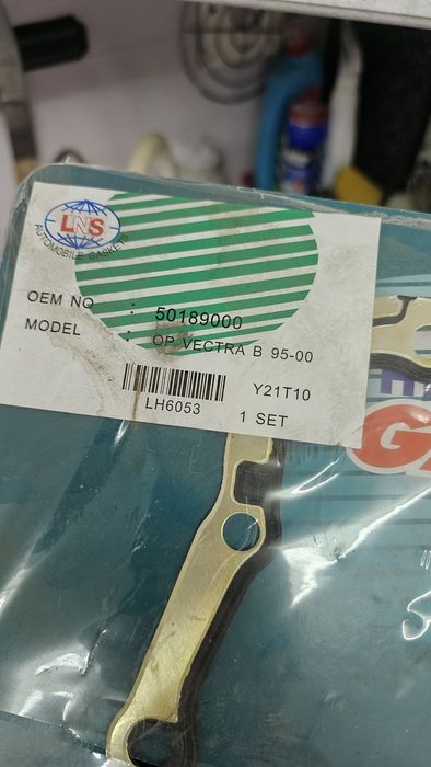 Продам набор прокладок на опель