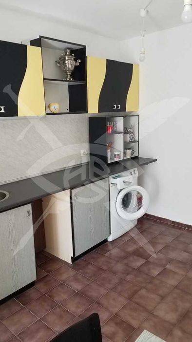 Дава се под наем Тристаен апартамент в София, Център - 73 кв.м за 560 € - Снимка #1