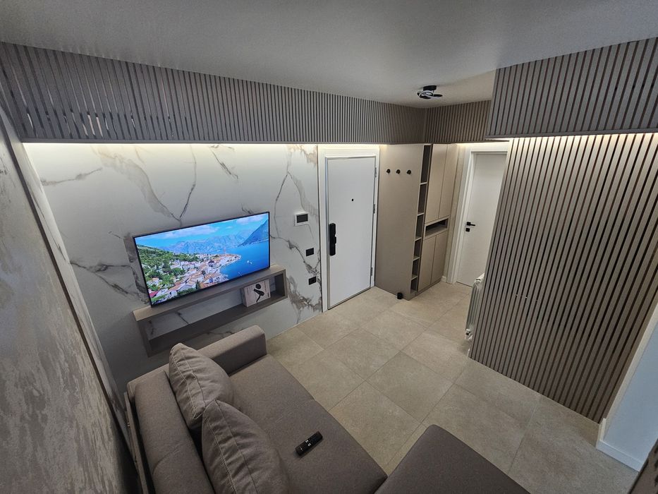 Închiriez apartament 2 camere Alezzi Odyssey – parcare subterană – Mamaia Nord
Descriere anunț