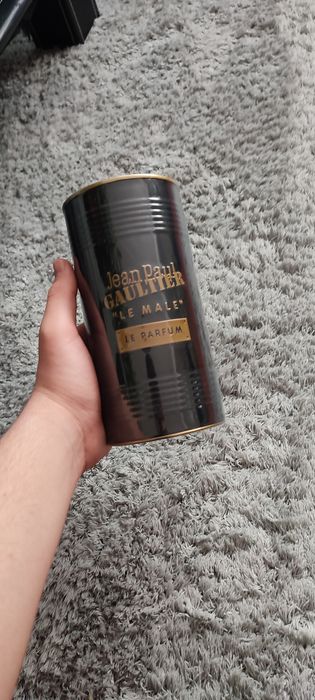 Vând Parfum Sigilat