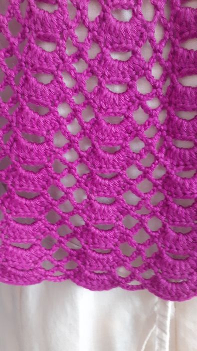 Capă croșetată manual