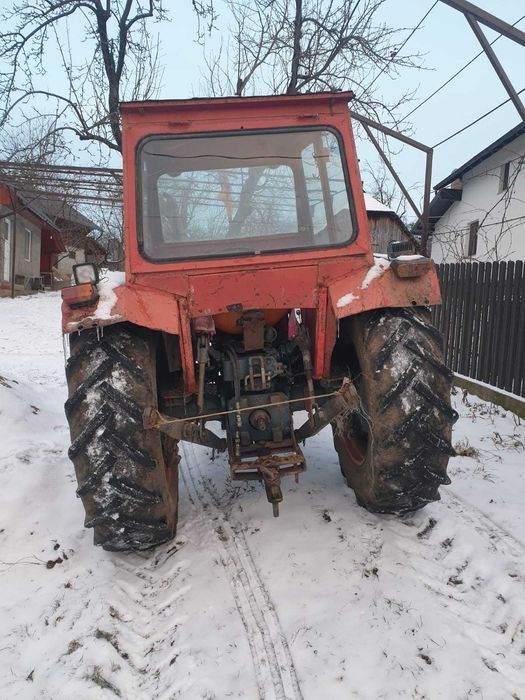 Tractor fiat 550 cu cabină închisă.Fălticeni