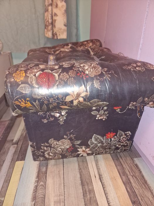 Подарявам фотьойл и табуретки