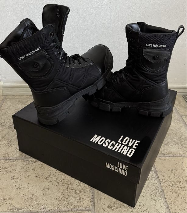 Ghete/bocanci Love Moschino piele