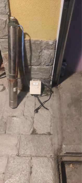 Помпа за сондаж и кладенец