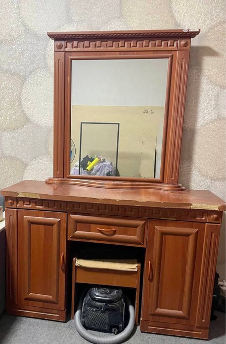 Спальный гарнитур Камод с зеркалом,шифонер,материалДСПламинированный