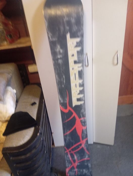 Продам 2 сноуборд новый для карвинга