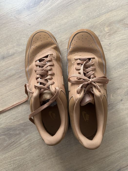 Бежови кецове Nike