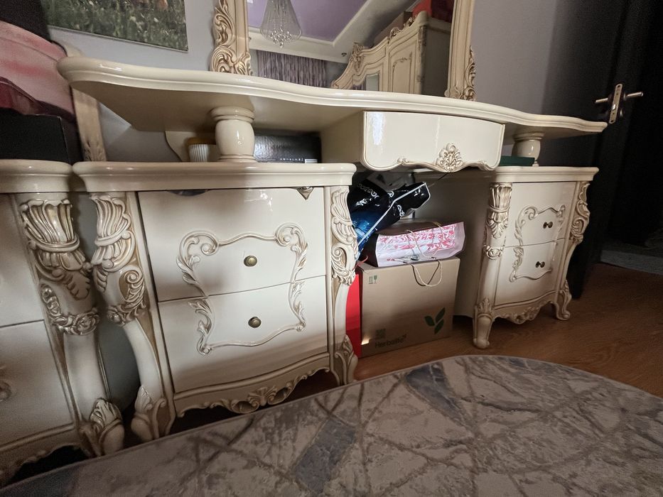 Продается спальный гарнитур