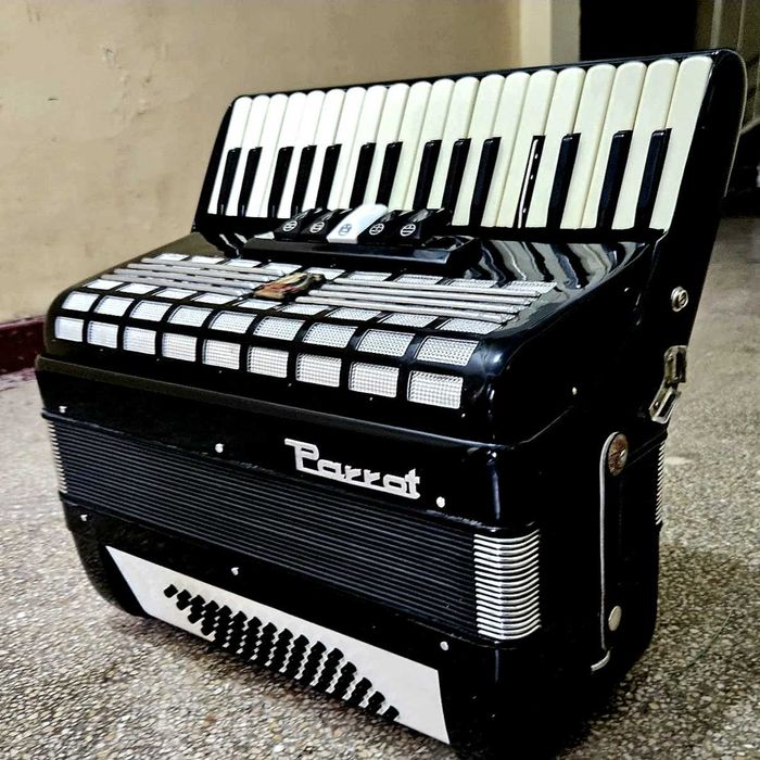 Acordeon Parrot 60 basi negru